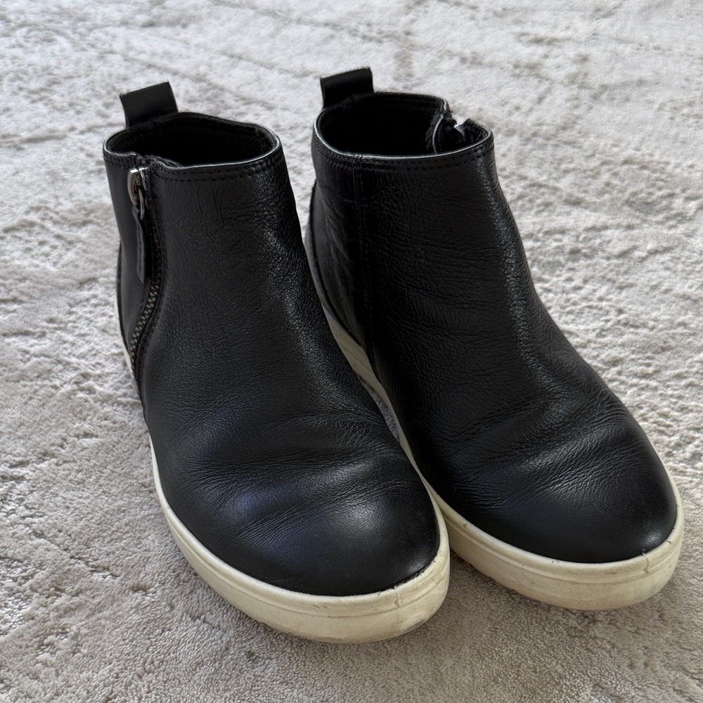 Black Leather Women’s Ankle Sneakers